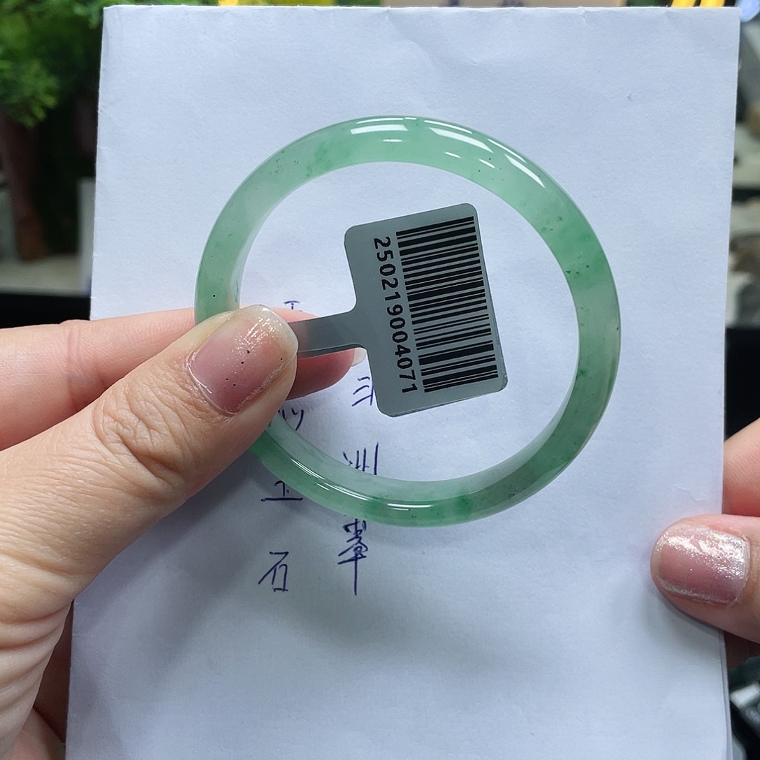 石英质玉未镶嵌手镯