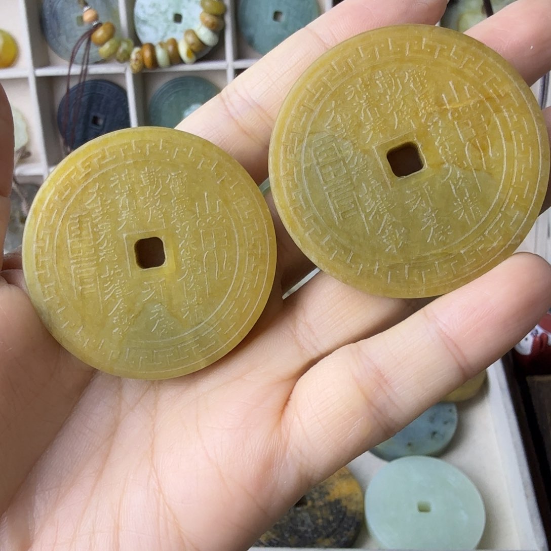 未镶嵌岫玉颈饰易****师