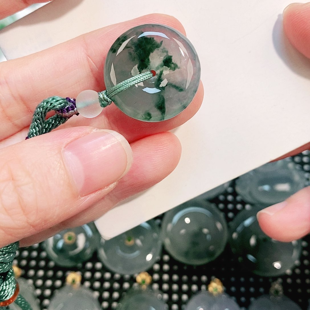 翡翠未镶嵌颈饰吊坠