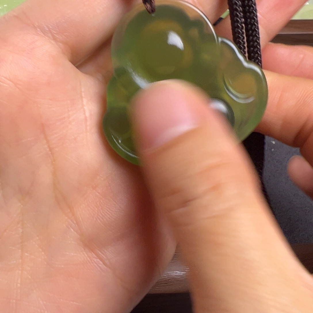 绿***蝶蛇纹石玉未镶嵌颈饰