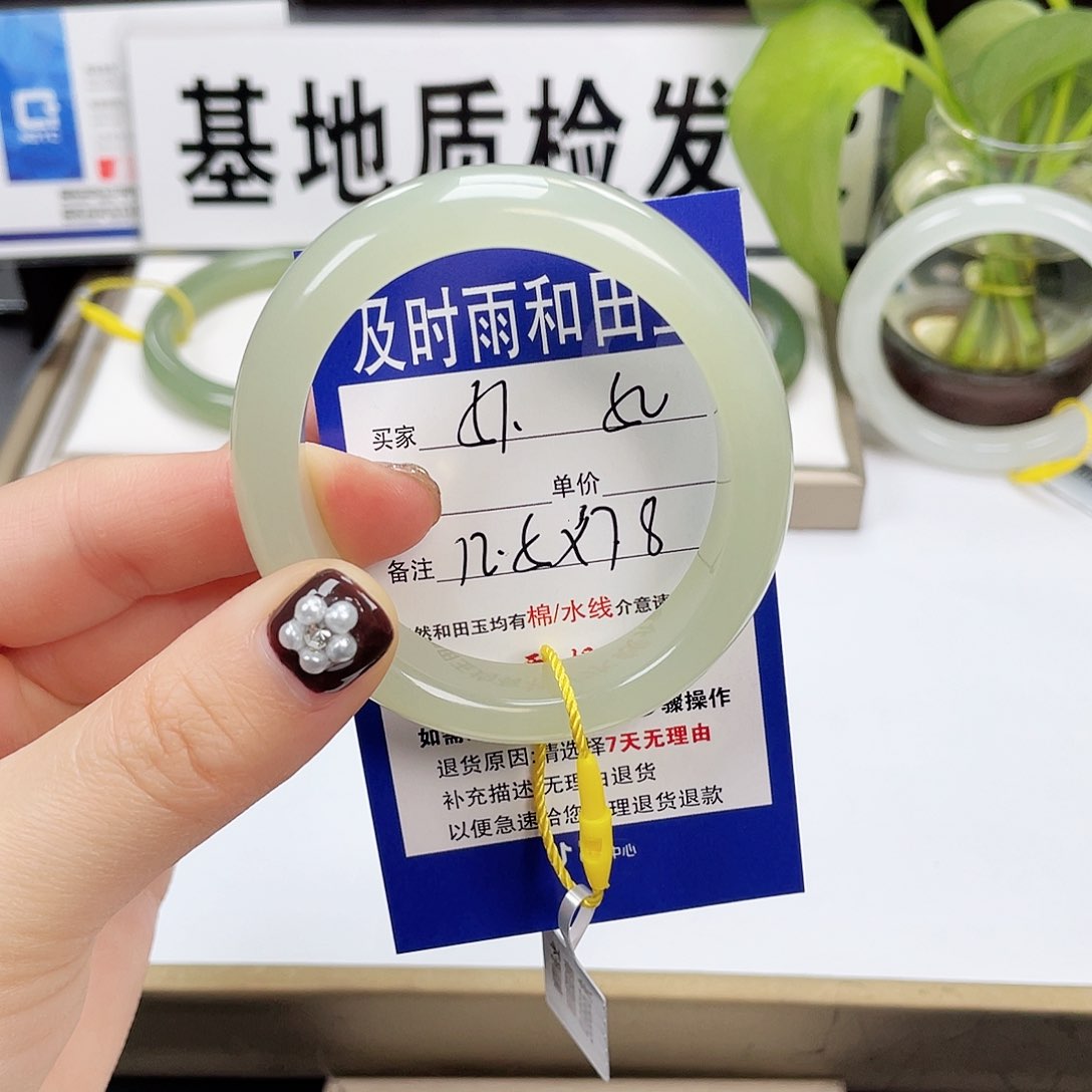 和田玉手镯未镶嵌