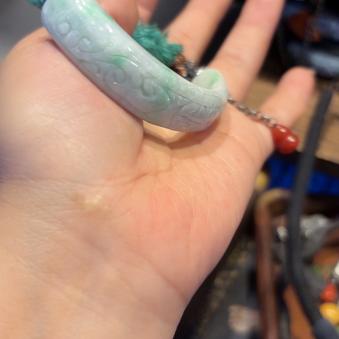 翡翠未镶嵌颈饰我