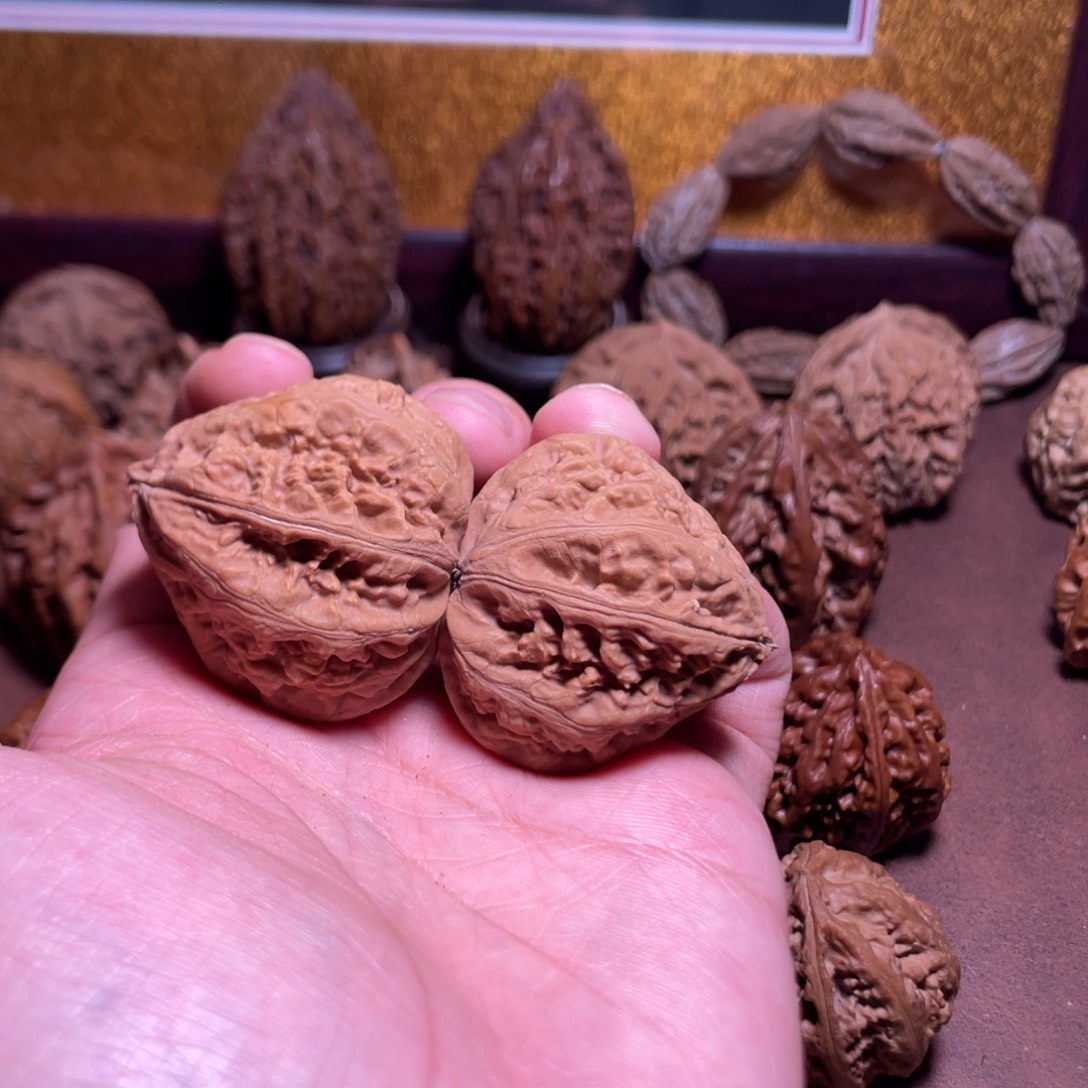 文玩核桃吊坠草莓