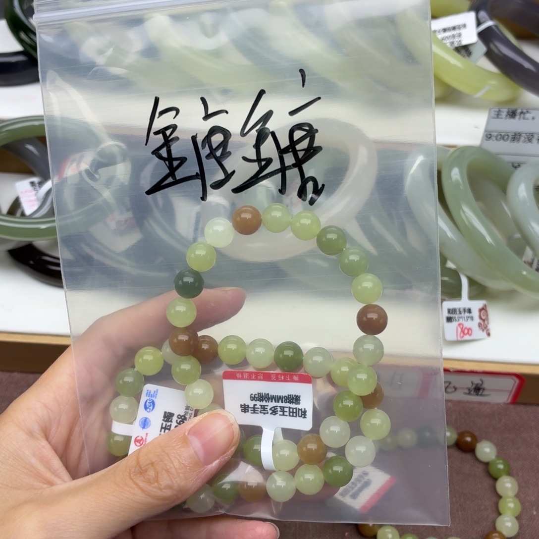 鎕****未镶嵌手镯和田玉