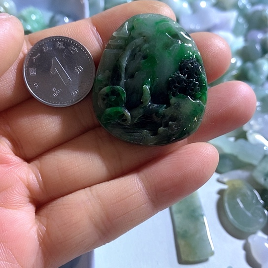 翡翠未镶嵌颈饰吊坠