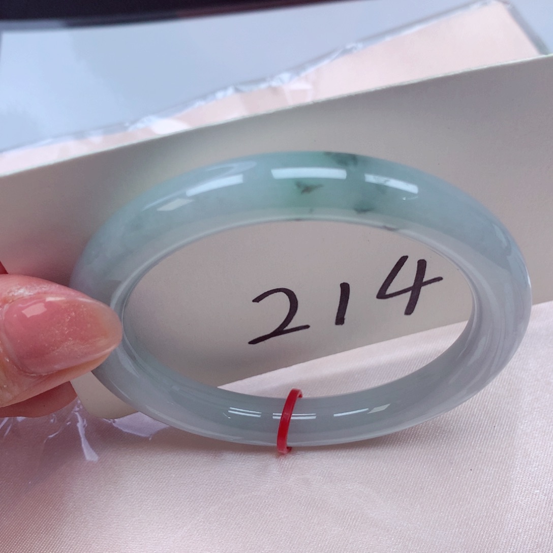 翡翠手镯未镶嵌翡翠