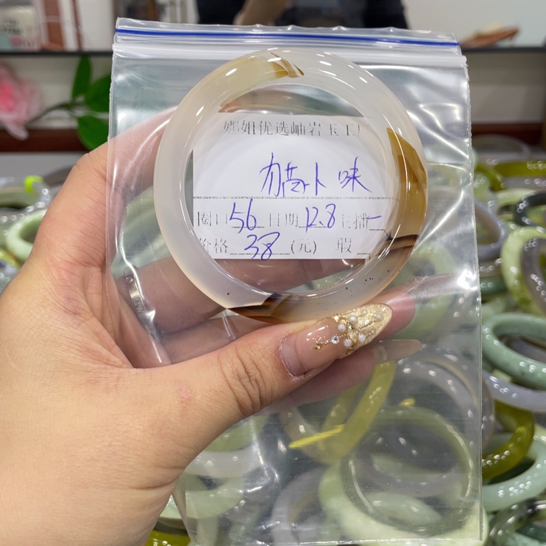 猫***咪蛇纹石玉未镶嵌手镯