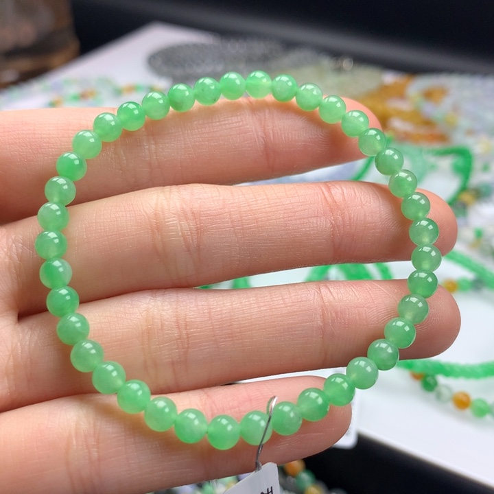 翡翠手镯未镶嵌卡