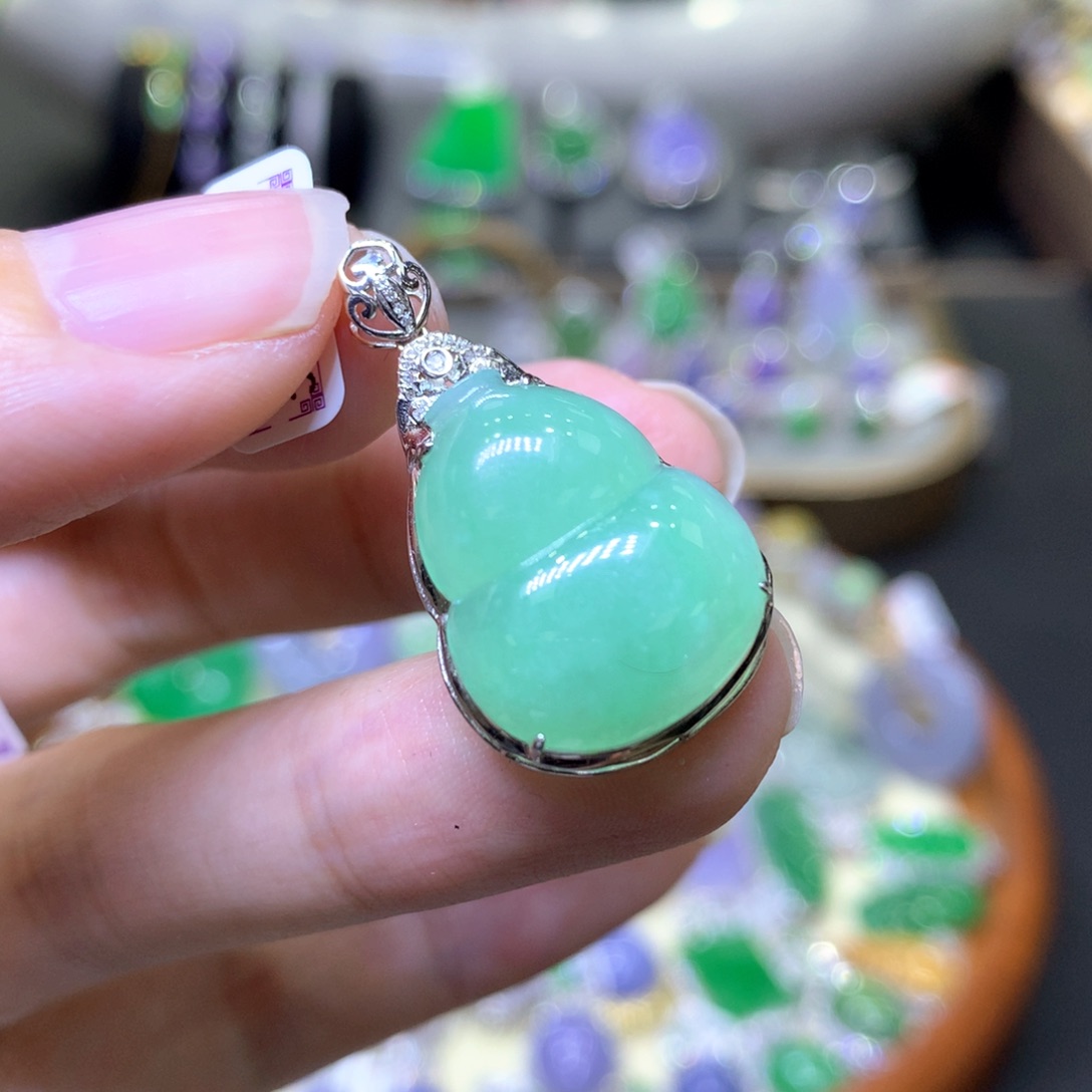 【闪购商品】翡翠颈饰18K金镶嵌翡翠吊坠项链