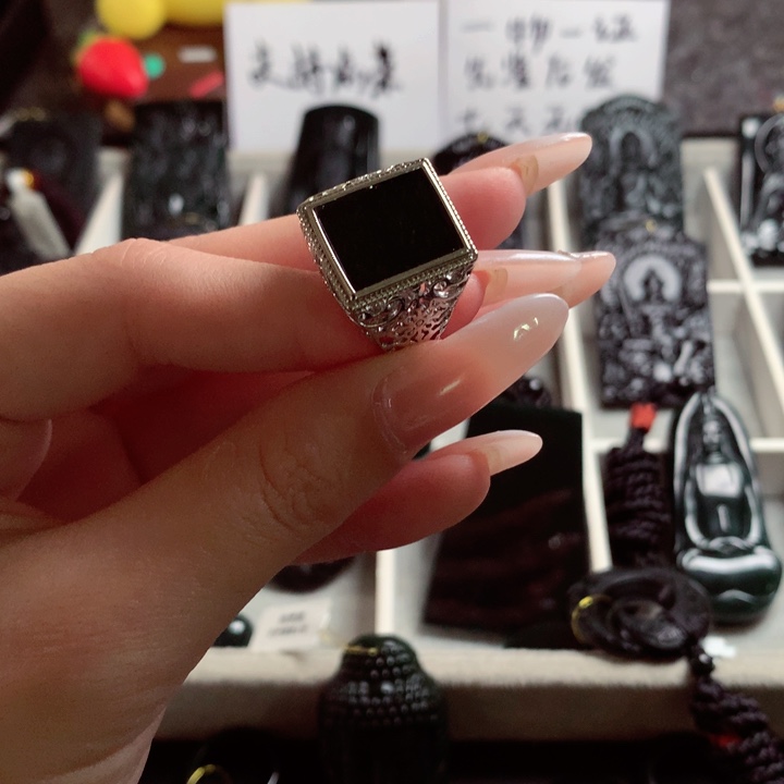 颈饰未镶嵌翡翠挂件