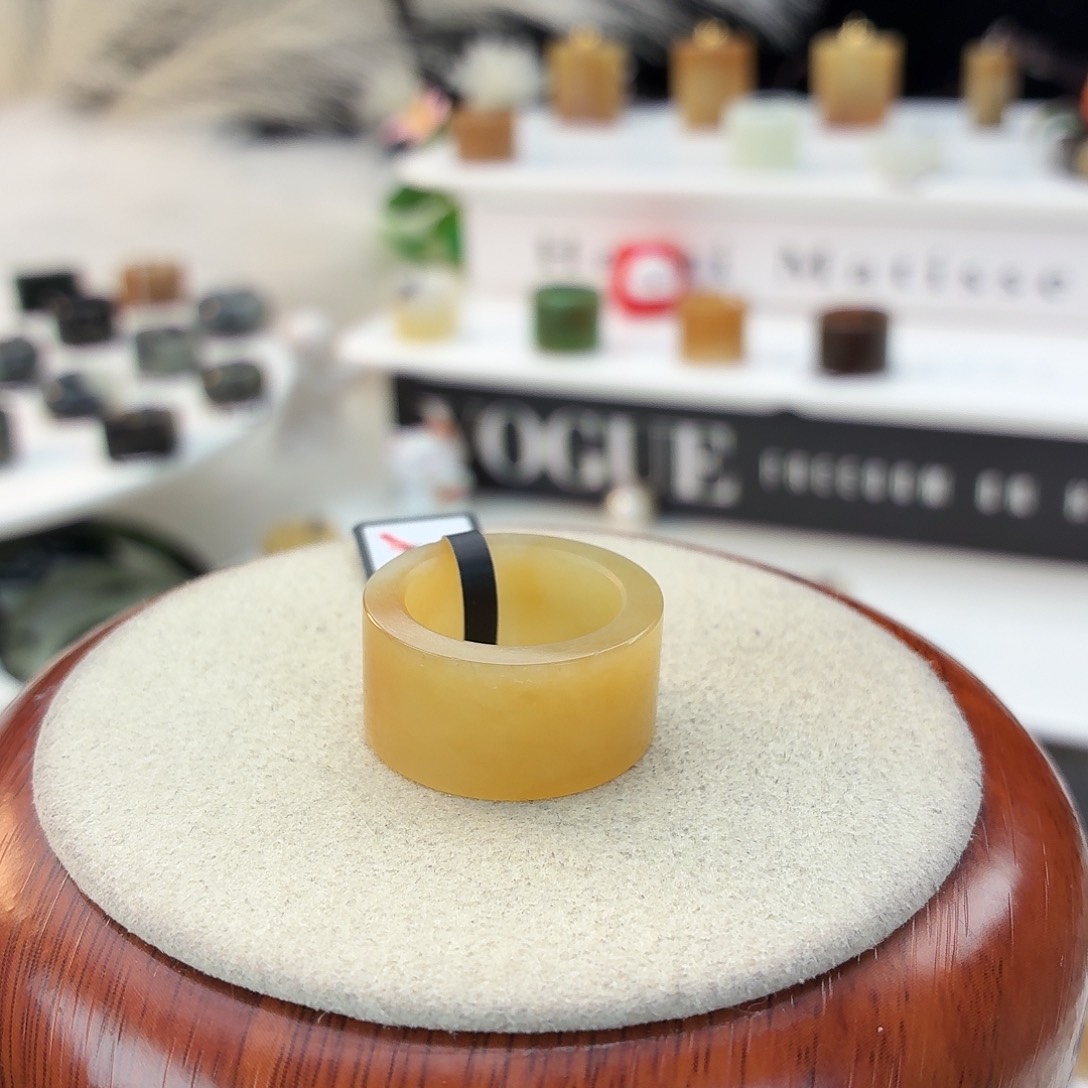 春***林和田玉（糖玉）未镶嵌戒指i106黄糖直切17.4mm