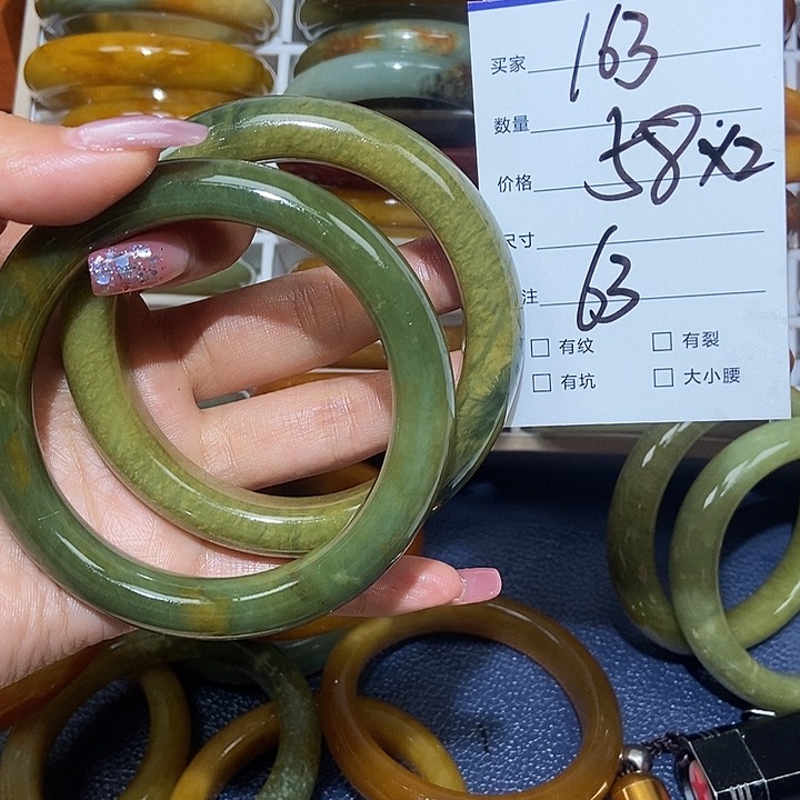 蛇纹石玉未镶嵌手镯木***屋