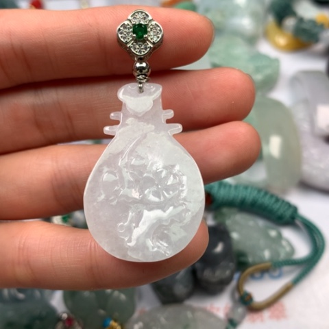 翡翠颈饰未镶嵌翡翠