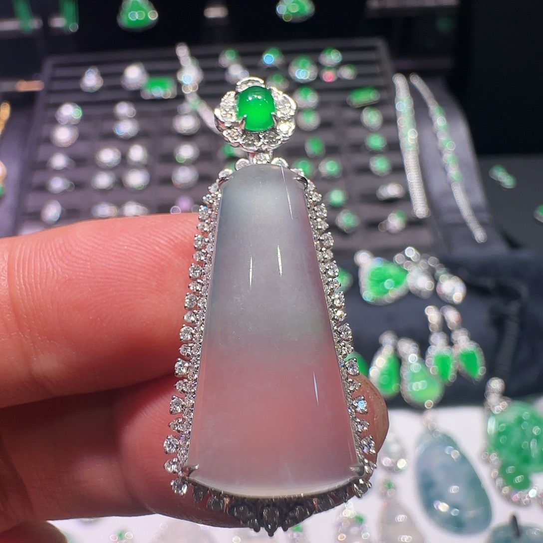 翡翠18K金镶嵌颈饰