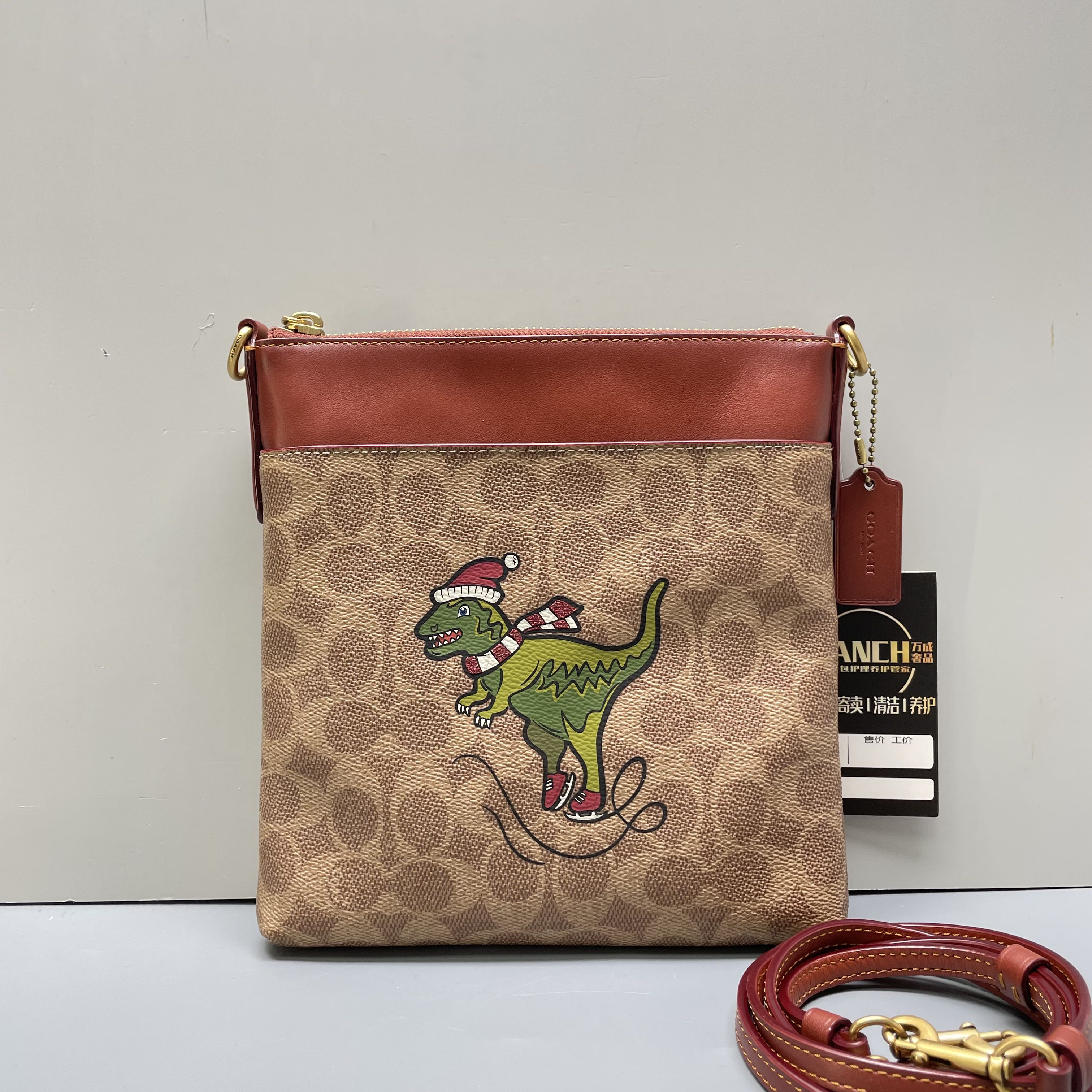 95新 COACH/蔻驰 豹纹恐龙印花斜挎包20*20*3cmE112416奢侈