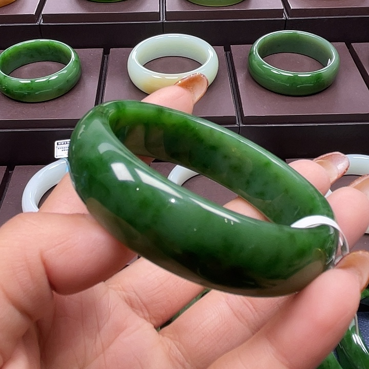 和田玉（碧玉）未镶嵌手镯