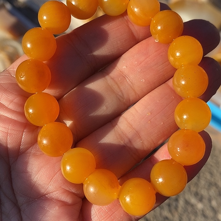 石英质玉（黄龙玉）未镶嵌颈饰