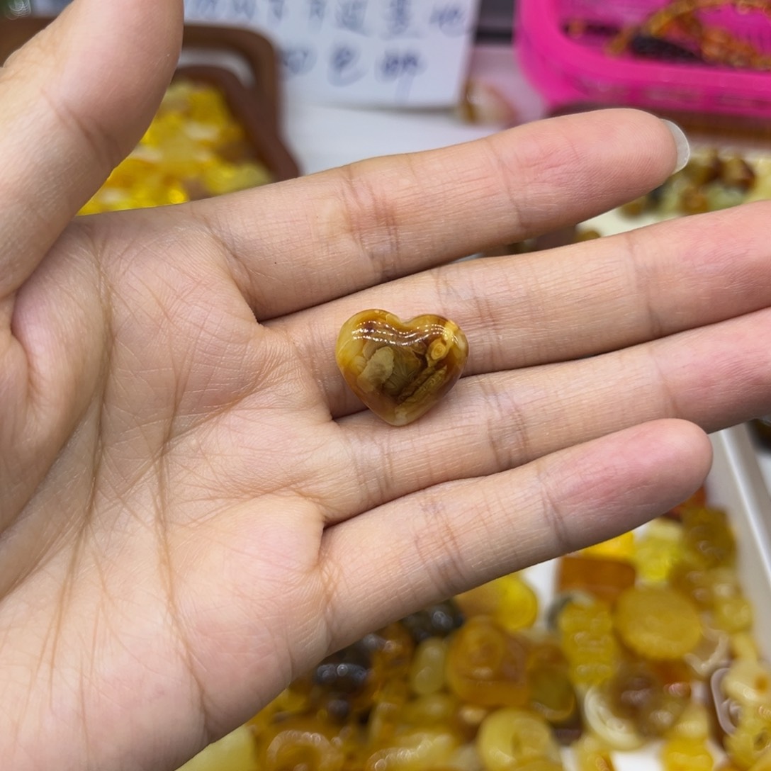 琥珀裸石未镶嵌琥珀