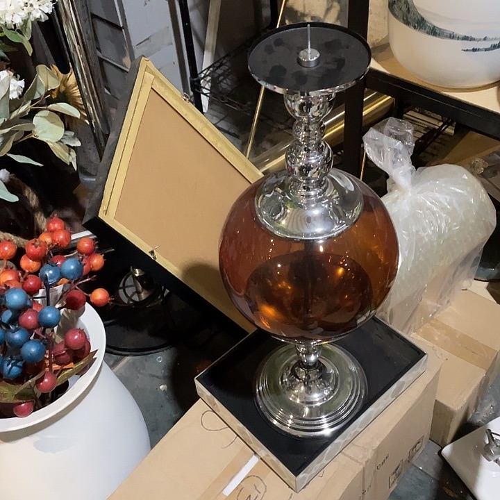 风*陶瓷花瓶，茶壶茶杯。