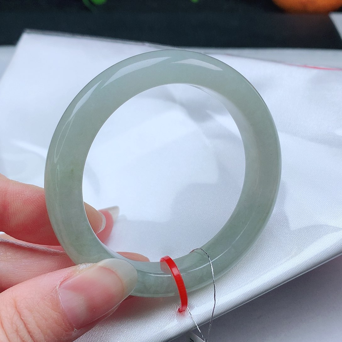 翡翠手镯未镶嵌冷**?52圈