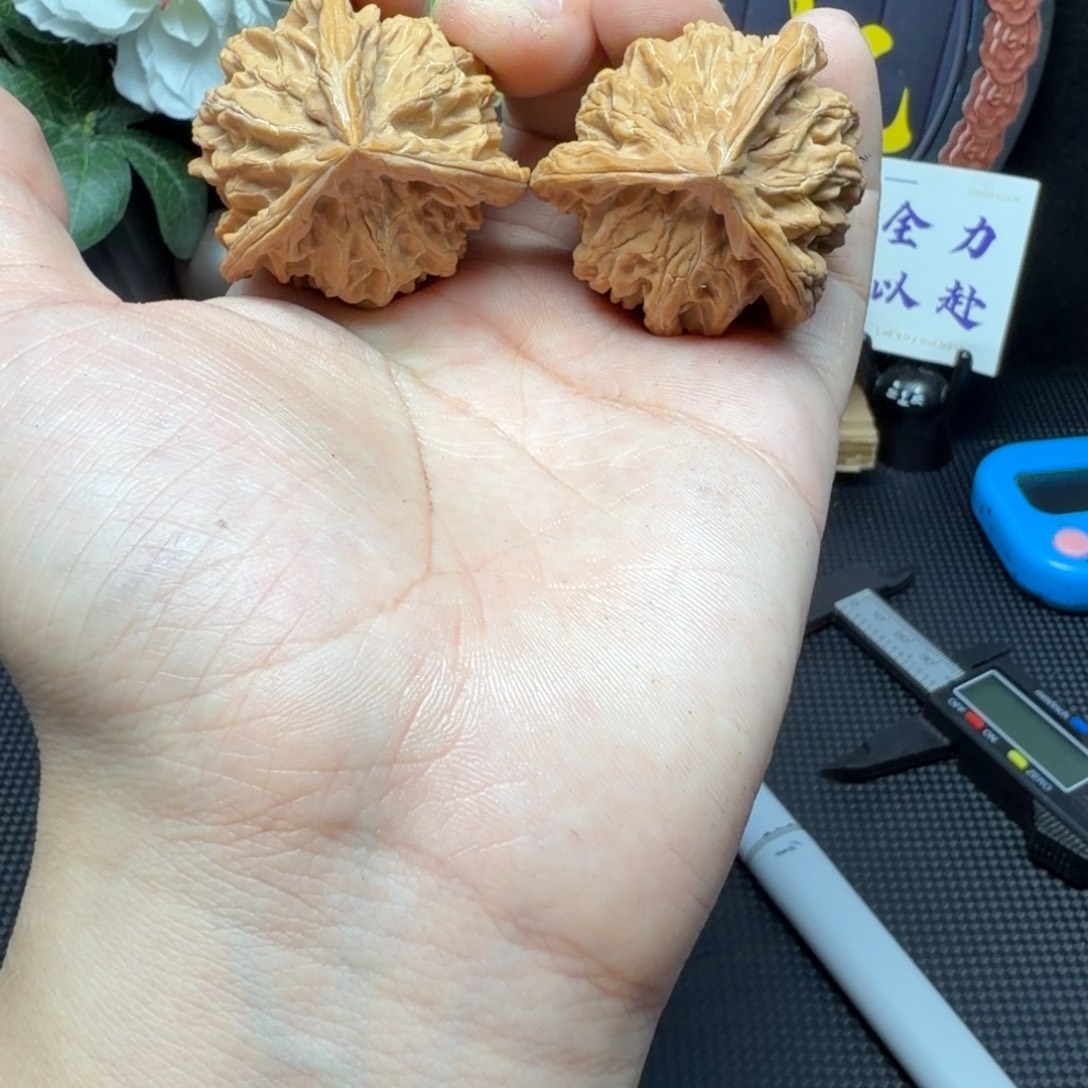 ****-文玩核桃吊坠三棱40