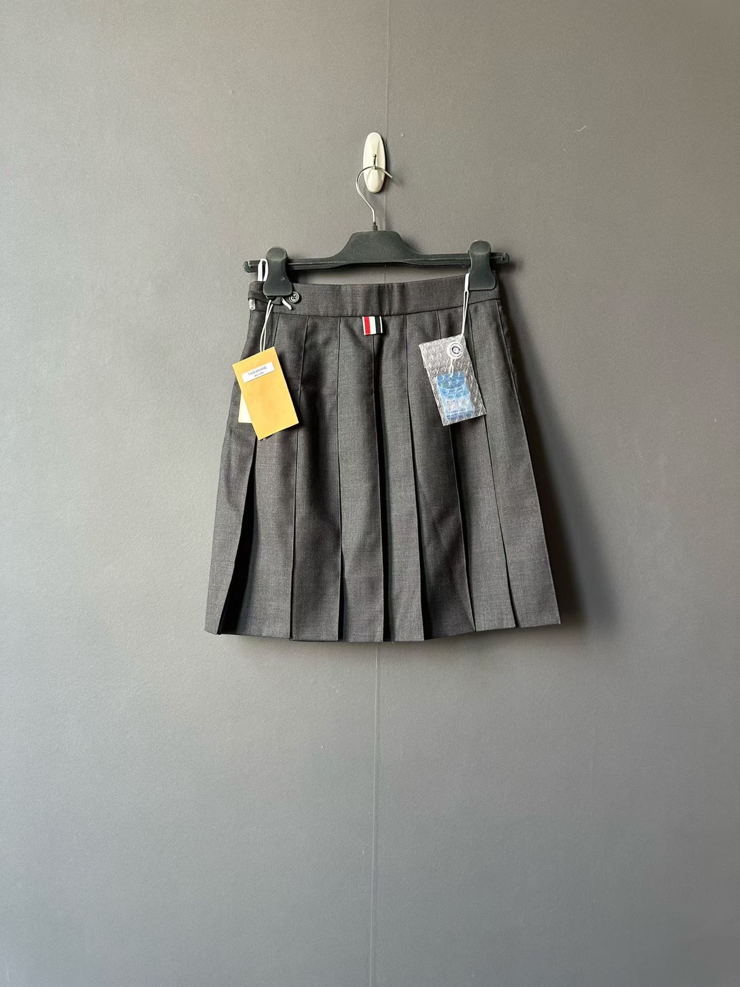 99新 THOMBROWNE 葡萄籽奢潮/灰色百褶裙半身裙时尚裙子女装/34码