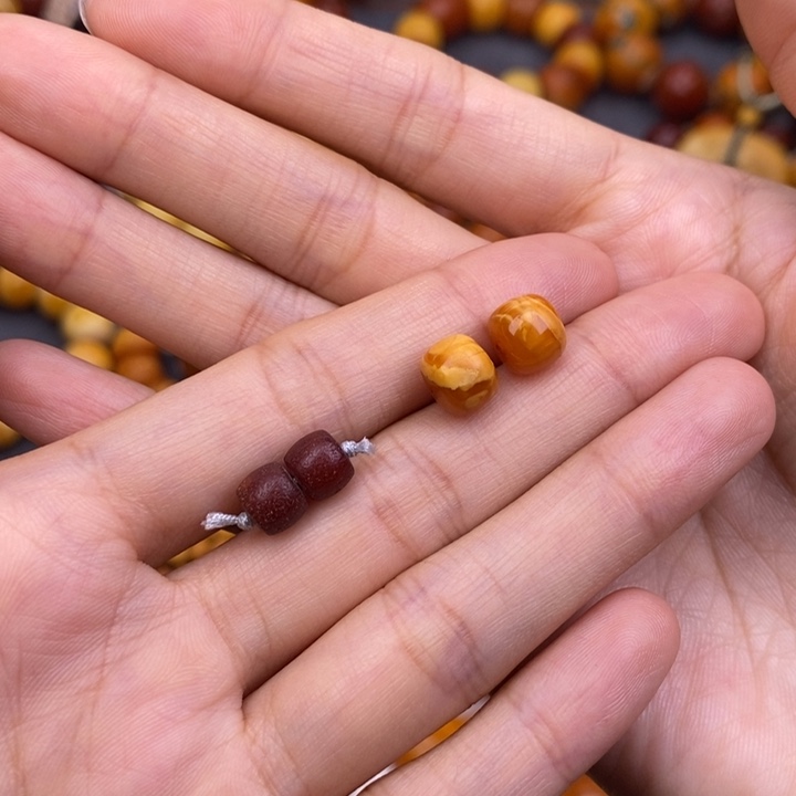 刘***豪琥珀未镶嵌裸石蜜蜡M