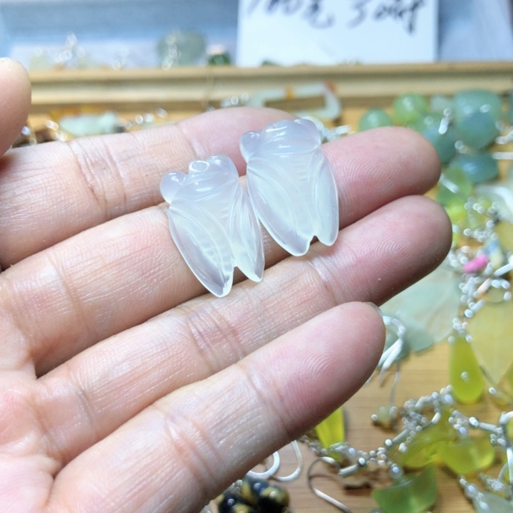 【闪购商品】蛇纹石玉耳环未镶嵌猫**?