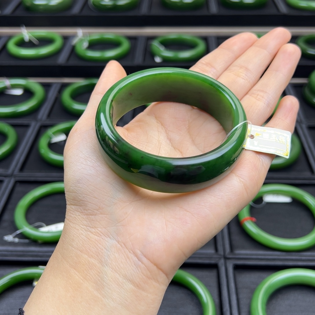 和田玉（碧玉）未镶嵌手镯