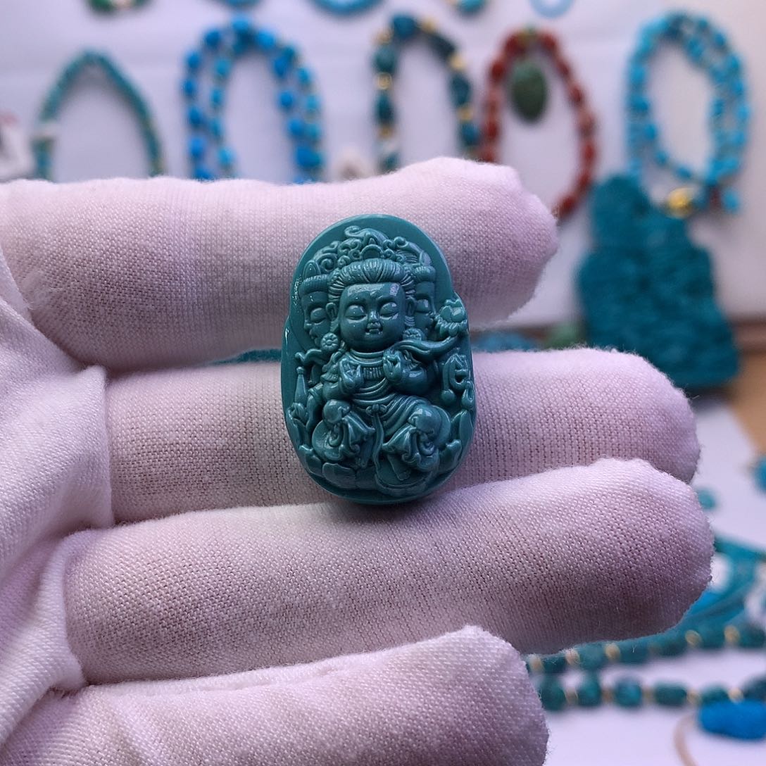 绿松石未镶嵌雕刻牌子做吊坠好好看