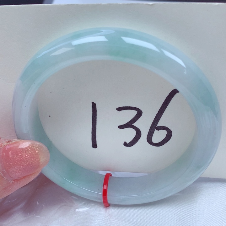 翡翠手镯未镶嵌翡翠