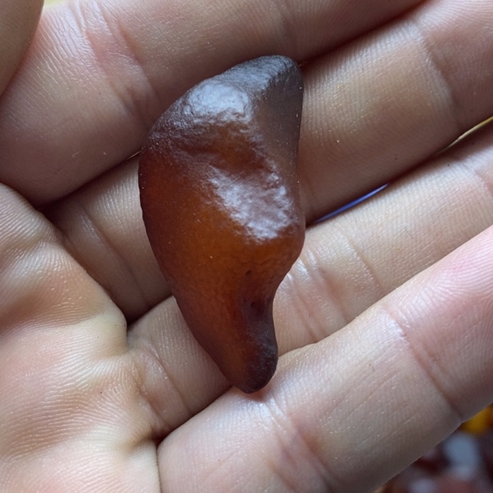 定制琥珀蜜蜡原皮吊坠