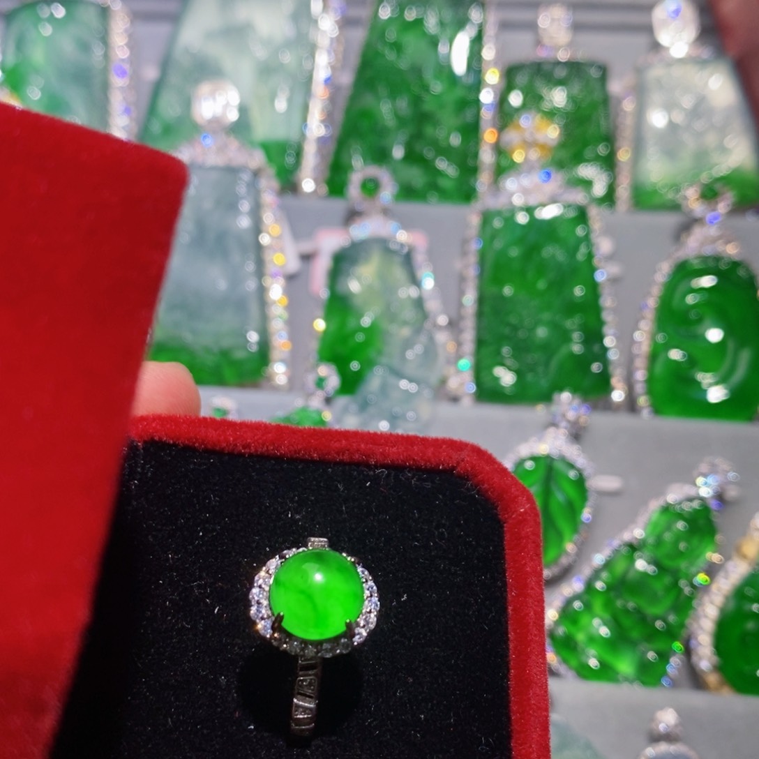 翡翠戒指未镶嵌?****?戒指