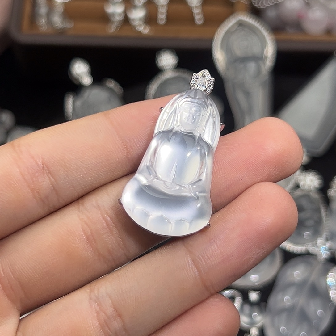 石英质玉银S925镀金镶嵌颈饰茅台白观音