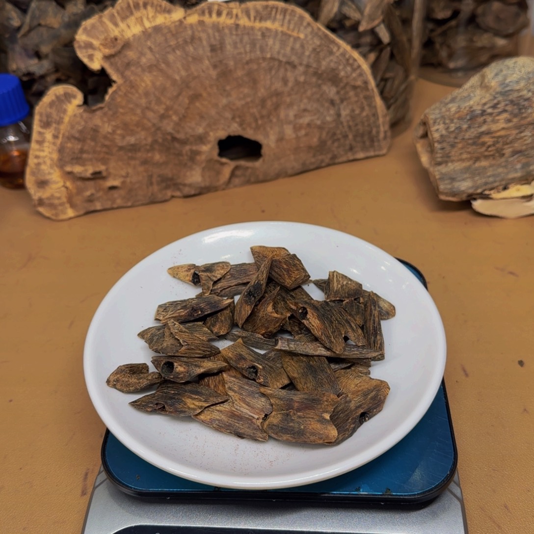 沉香碎屑沉香白棋块料50克