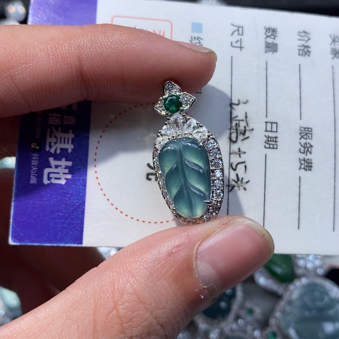 翡翠颈饰未镶嵌翡翠