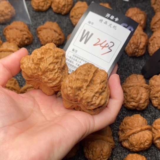 吊坠桃核人****༽我是第一百43