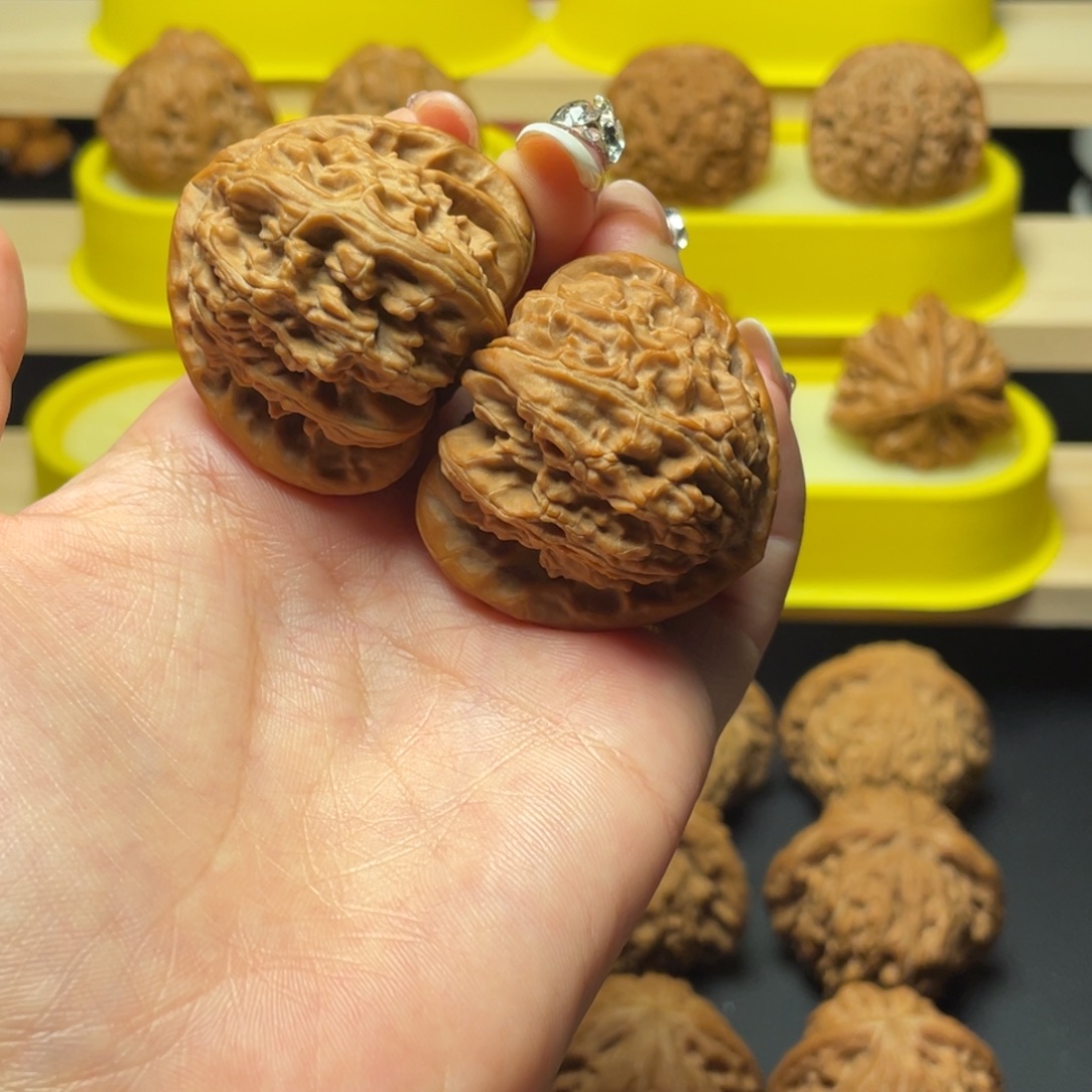 文玩核桃把件40微修三角白