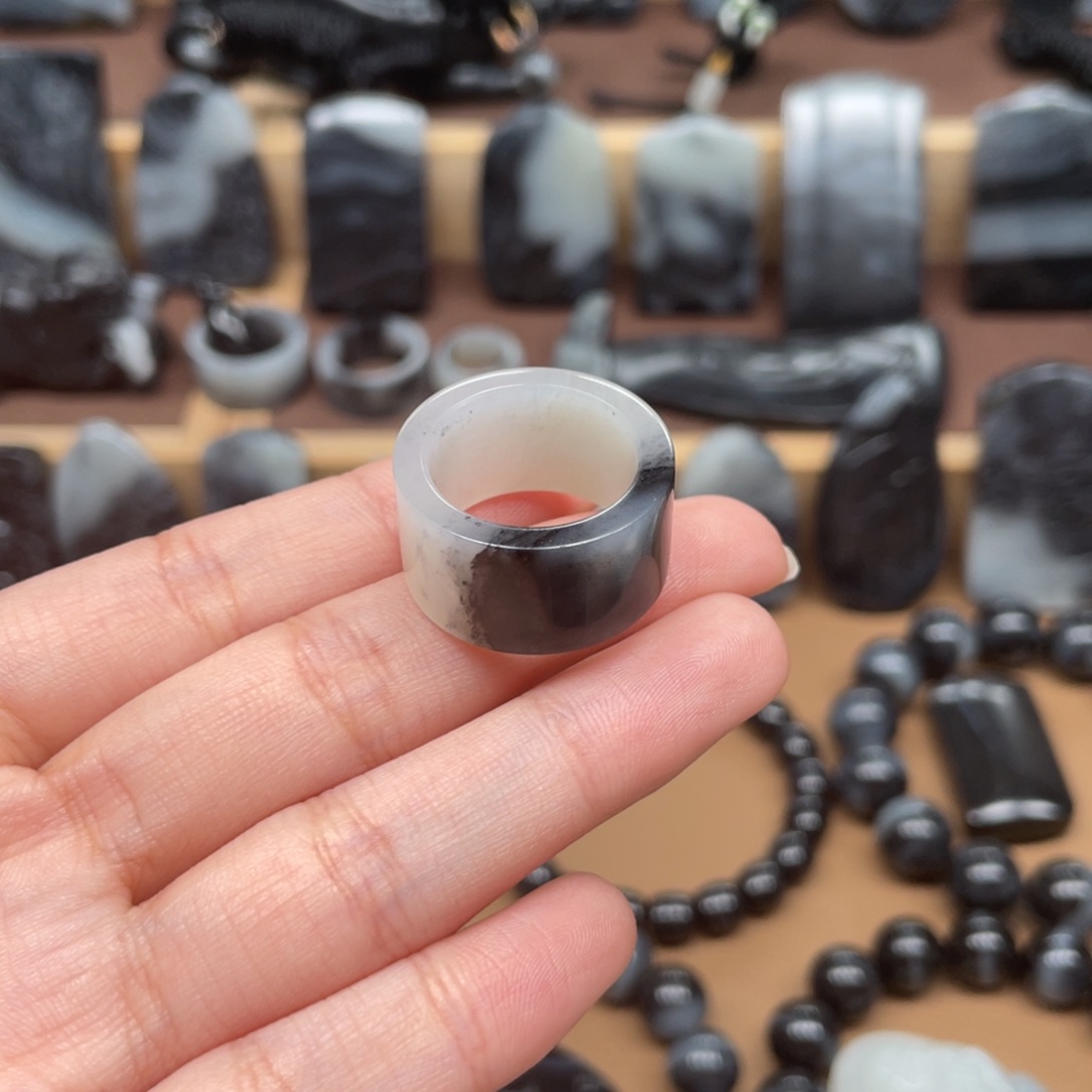 和田玉戒指18+未镶嵌九**下