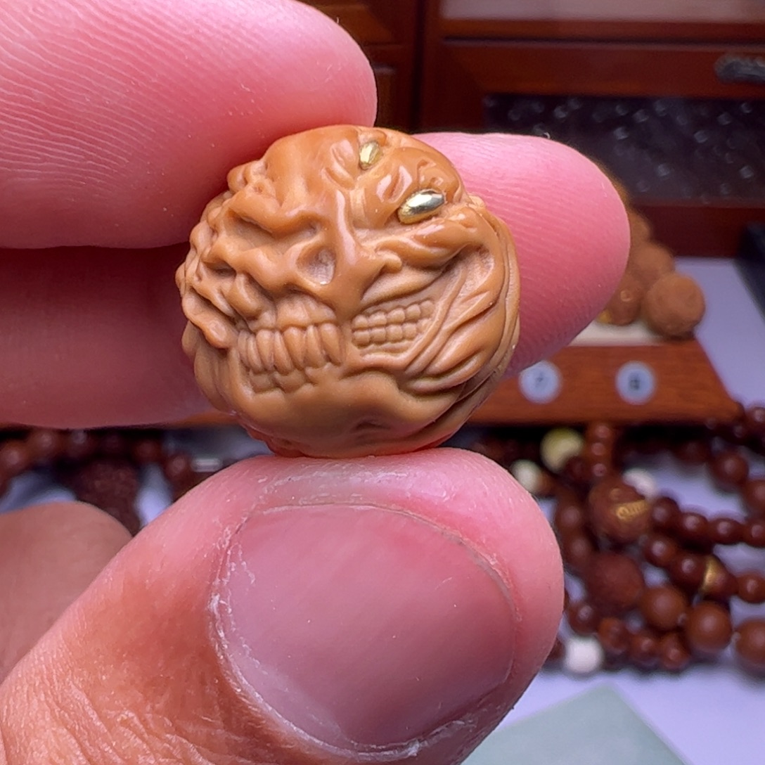 吊坠猴头核桃镶嵌佛爷福利