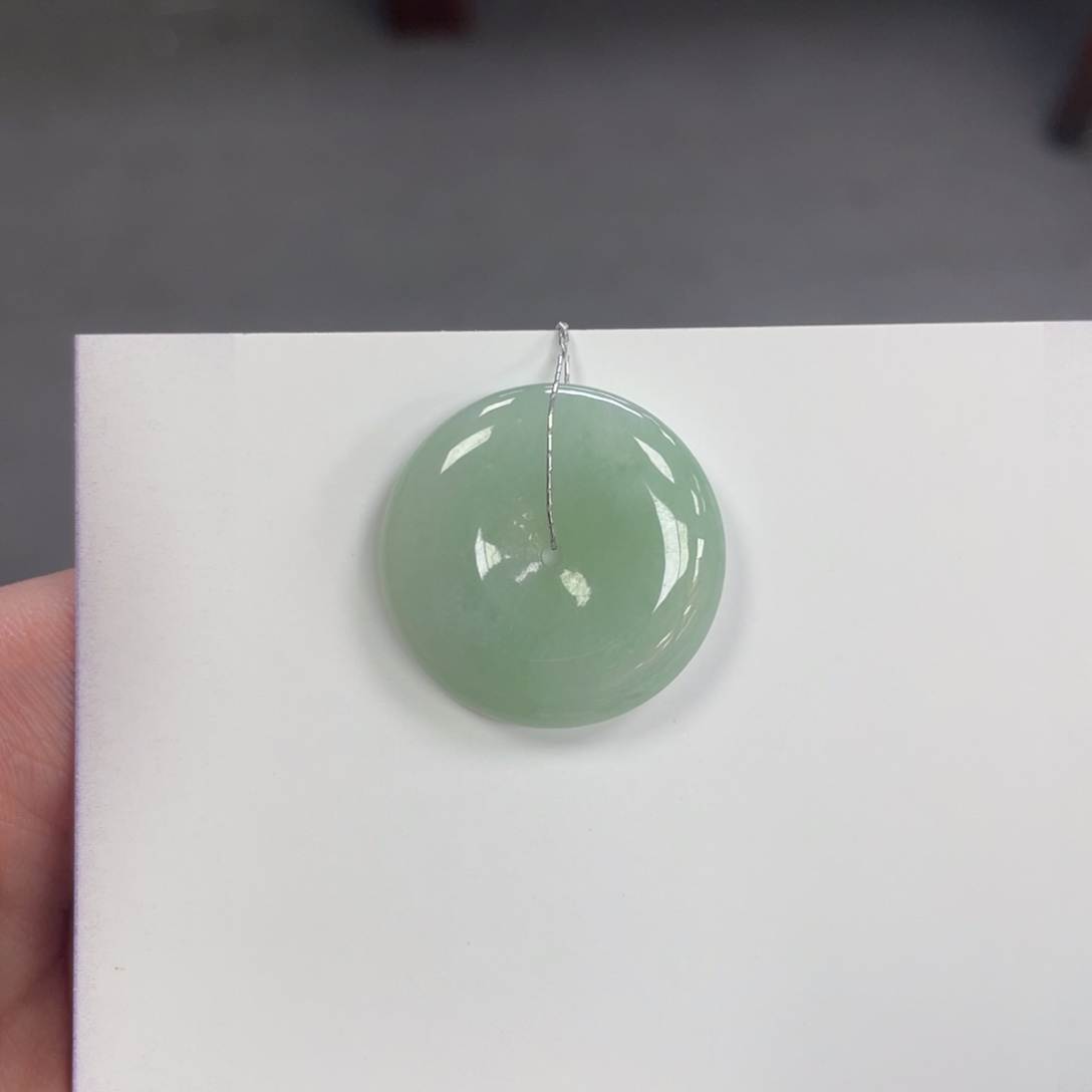 翡翠颈饰未镶嵌平安扣