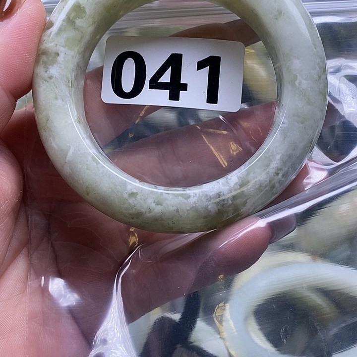 虾****蛇纹石玉未镶嵌手镯