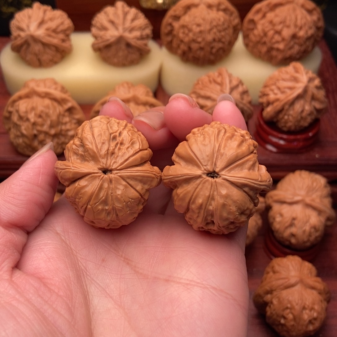 桃核把件野生甲骨纹34