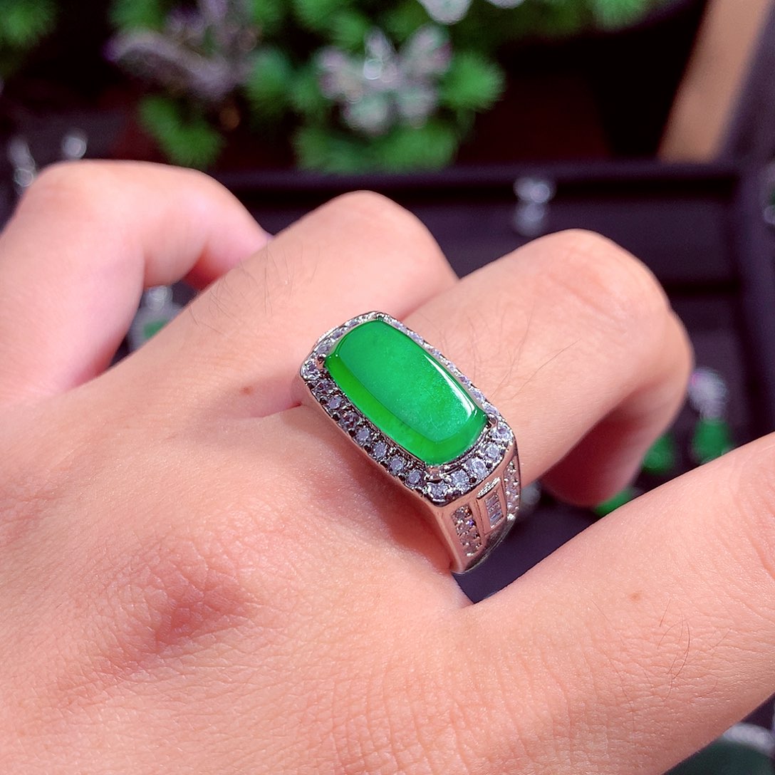 颈饰未镶嵌翡翠天然