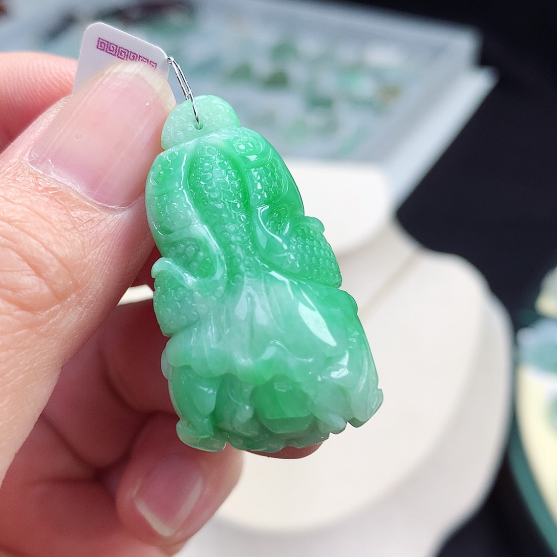 翡翠未镶嵌颈饰白菜