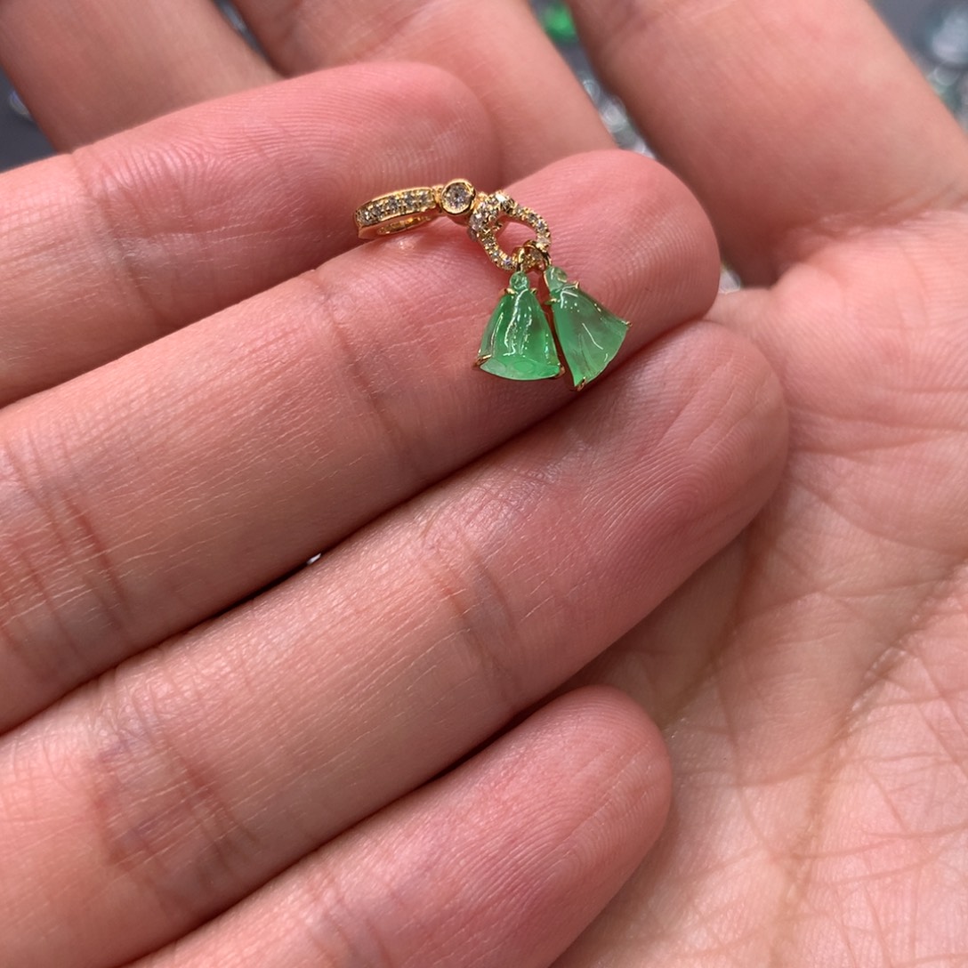 翡翠颈饰18K金镶嵌吊坠