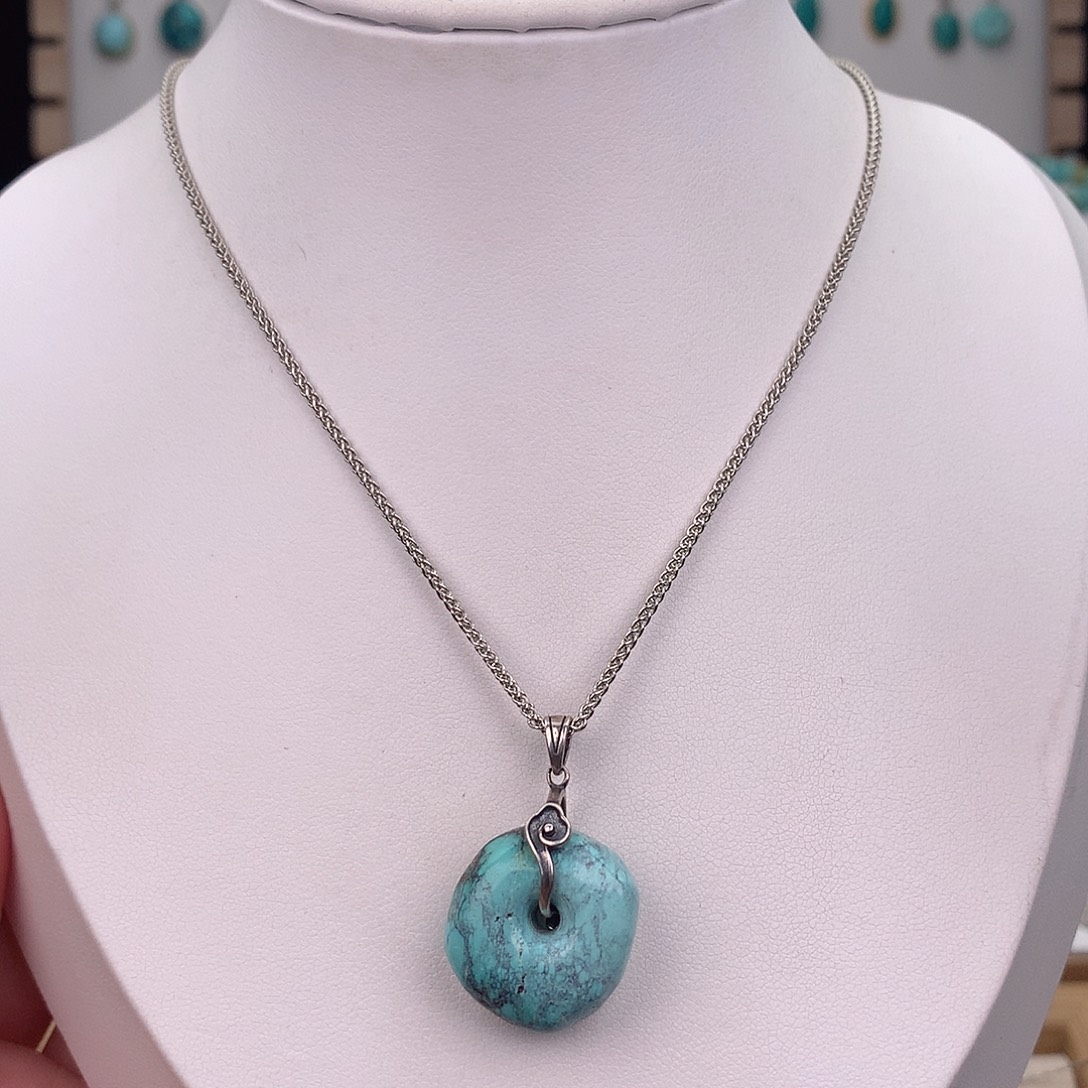 绿松石未镶嵌颈饰