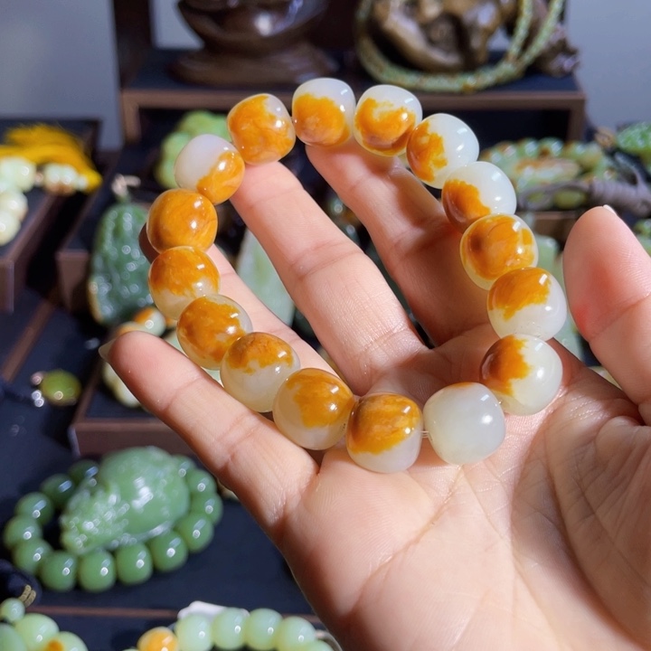 和田玉手链未镶嵌一****?