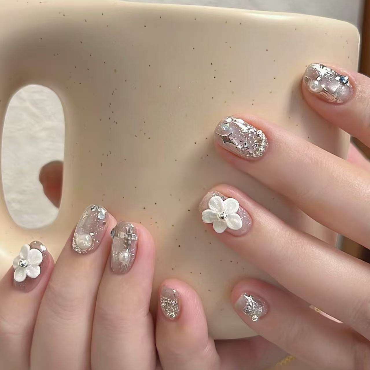 有春「爆闪小白花」巨闪猫眼碎钻美甲纯手工穿戴甲