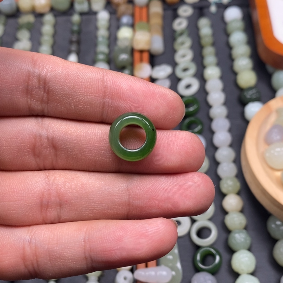 胖***纸和田玉未镶嵌颈饰